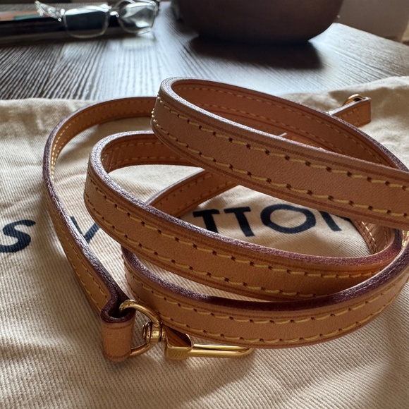 Louis Vuitton Eva Pochette Damier Azur Canvas Crossbody - Picture 4 of 13